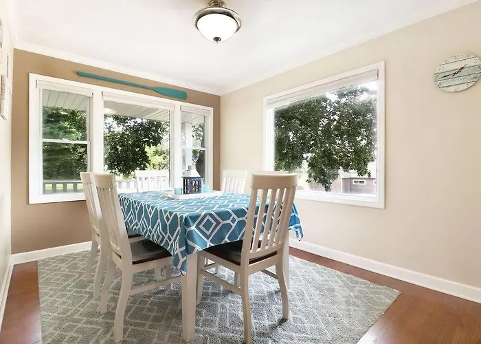 Chain O Lakes Nautical 4bed 3bath Waterfront With Bonus Room, Large Deck And Hot Tub Fox Lake