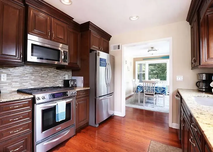 Chain O Lakes Nautical 4bed 3bath Waterfront With Bonus Room, Large Deck And Hot Tub Fox Lake