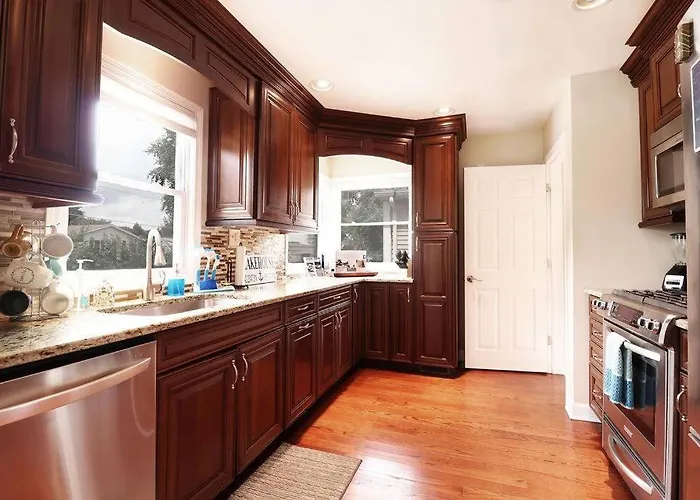 Holiday home Chain O Lakes Nautical 4bed 3bath Waterfront With Bonus Room, Large Deck And Hot Tub *