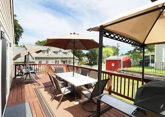 Holiday home Chain O Lakes Nautical 4bed 3bath Waterfront With Bonus Room, Large Deck And Hot Tub Fox Lake