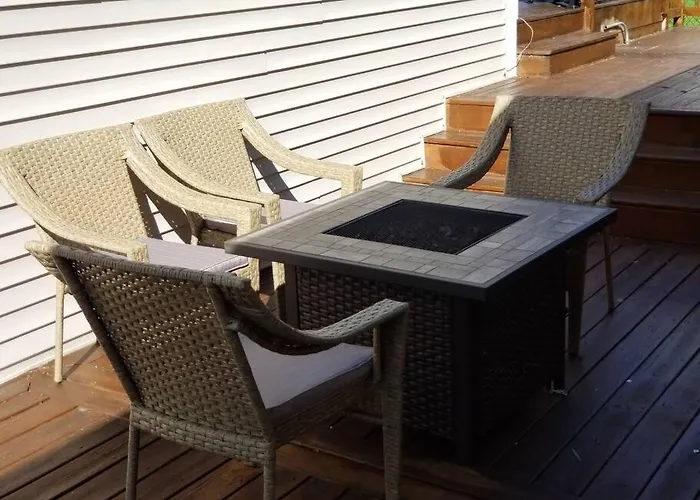 Holiday home Chain O Lakes Nautical 4bed 3bath Waterfront With Bonus Room, Large Deck And Hot Tub
