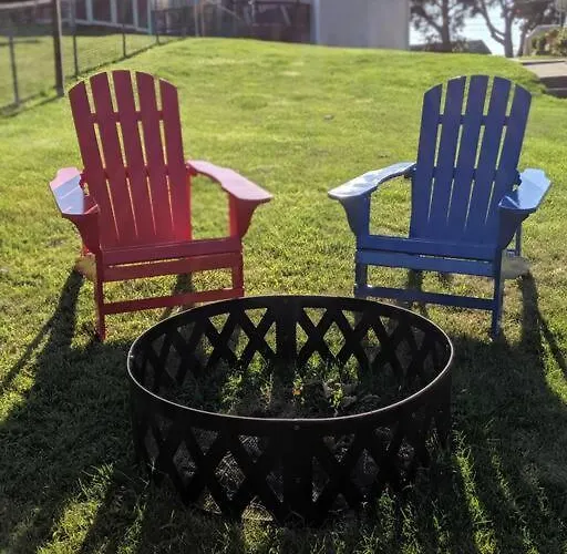 Holiday home Chain O Lakes Nautical 4bed 3bath Waterfront With Bonus Room, Large Deck And Hot Tub Fox Lake